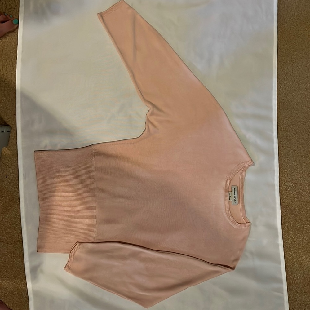 New Banana Republic 100% Silk beautiful pink sweater.